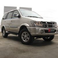  Isuzu Panther Ngorok di Bagian Belakang