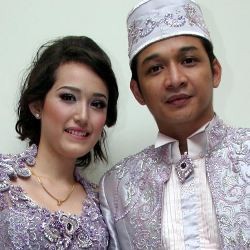 Calon Istri Pasha Ungu Minta Mas Kawin 99 Euro
