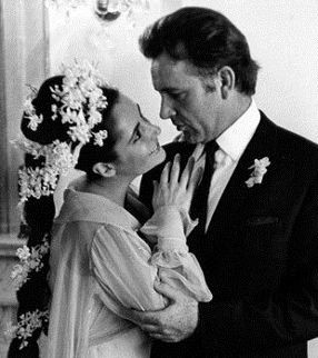 Liz Taylor Bawa Surat Cinta Richard Burton ke Liang Lahat