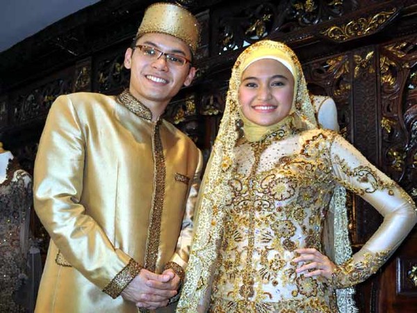 Marshanda & Ben Fitting Baju Pengantin