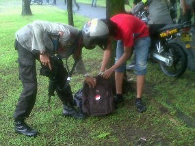 Cegah Tawuran Mahasiswa, Polisi Razia Senjata Tajam di Kampus UMI
