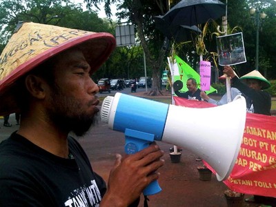 Petani Banggai Tuntut Hak Atas Tanah di Istana
