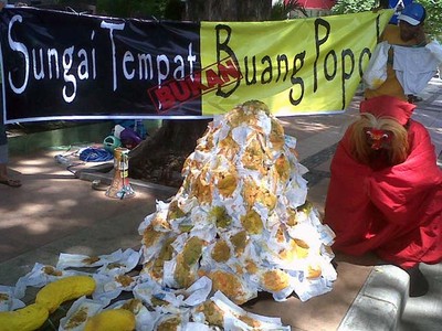 Aksi Peduli Sungai Dari Popok Bayi