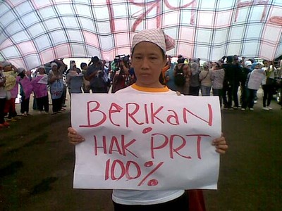PRT Bentangkan Serbet Raksasa di DPR