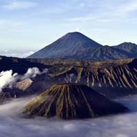 Bromo Dibuka, Gubernur Siap Perbaiki Jalan Rusak dan PJU