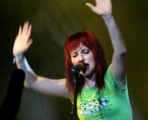 Paramore Galang Dana Untuk Korban Tsunami Jepang