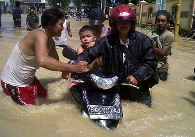 Medan Macet Akibat Banjir