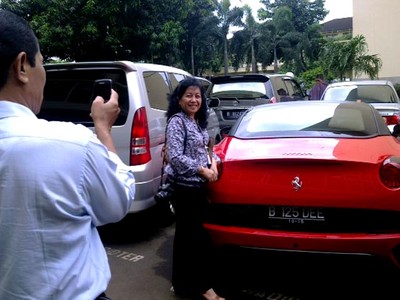 Mobil Mewah Malinda Laris Manis