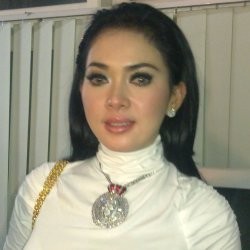 Dituntut Rp 400 Juta, Syahrini Tak Mau Ribut-ribut