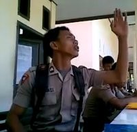 Chaiyya! Anggota Brimob Nyanyi Lagu India