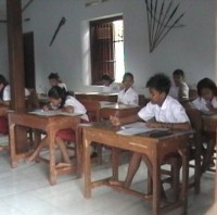 Sekolah Terendam Lahar Dingin, Siswa di Magelang Ujian di Rumah Warga