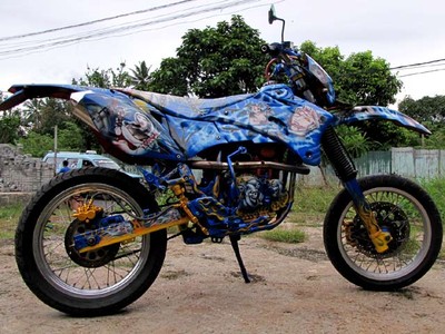 Motor Penakluk Setan Jalanan