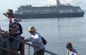 Dermaga Bali Disinggahi Kapal Pesiar dari Belanda