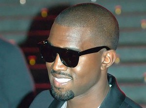 Kanye West Akan Mendesain Syal Berdasarkan Album Barunya