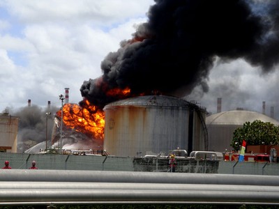 Tangki Pertamina Terus Terbakar