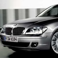 Pencuri Hanya Pakai Bambu dan Gantungan Baju untuk Gondol BMW