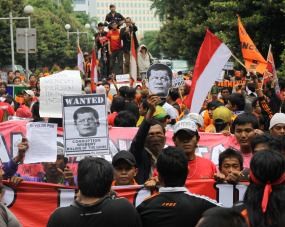 Rusuh di GBK, Jakmania Minta Maaf kepada Polisi & Warga Jakarta