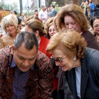 Woman International Club Ramai-ramai Belajar Membatik