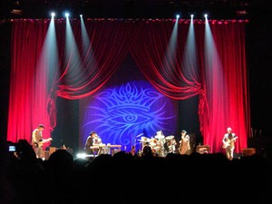 Bob Dylan Mendapat Sambutan Luar Biasa untuk Konser Pertamanya di Cina