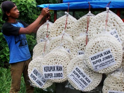 Jajanan Unik Kerupuk Jumbo