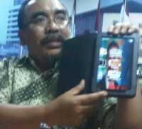 Fotografer Lihat Politisi PKS Arifinto Buka Folder, Bukan Email
