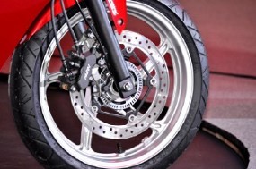 ABS Akan Jadi Fitur Wajib di Motor