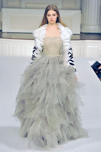 Oscar de la Renta, Fall/Winter 2011. New York Fashion Week 2011. [Photo by Slaven Vlasic/Getty Images]