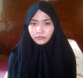 Lian Bawa Tas Bertulis TY, Berisi Cadar & Buku Agama