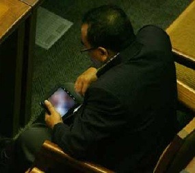 Nonton Video Porno Saat Sidang, Kian Banyak Contoh Buruk Anggota DPR