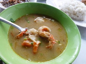 Slurpp... Gurih Hangat Soto Udang Pak Haji