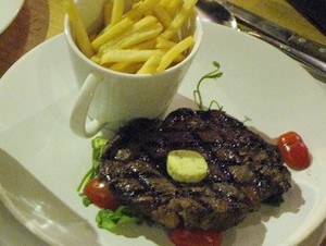 Yuk, Belajar Bikin Steak BBQ Komplet!