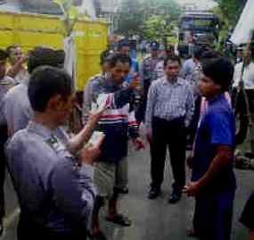 Warga Blok Cepu Blokir Akses Jalan ke Pusat Pengeboran Minyak