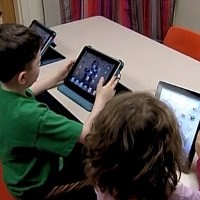 Anak TK Dibekali iPad 2 