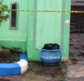 Tas Misterius di Samping Masjid Gegerkan Warga Lumajang