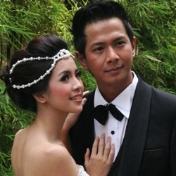 Delon & Yeslin Wang Gelar Pernikahan Private