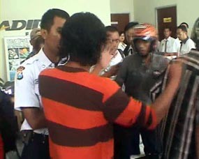 Motor Dirampas di Jalan, Nasabah ADIRA Finance Situbondo Ngamuk