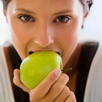 Penyakit Jantung Menjauh dengan Makan Satu Buah Apel Setiap Hari