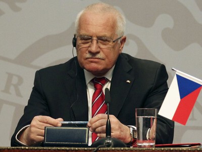 Presiden Ceko Curi Pulpen