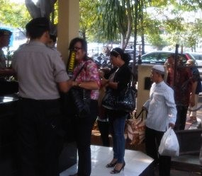 Pasca Ledakan Bom di Cirebon, Polrestro Jaktim Perketat Penjagaan