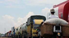 Ruas Jalan Nasional di Kota Dumai Rusak Parah 