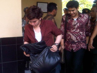 Malinda Dijenguk Keluarganya