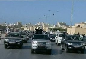 Tripoli Diserang NATO, Khadafi Tamasya Naik Mobil SUV