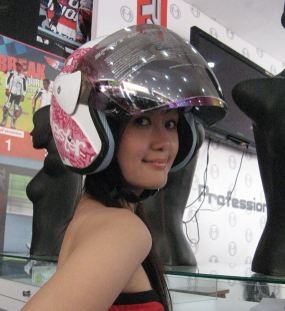 Di India, Tidak Pakai Helm Tidak Boleh Isi Bensin