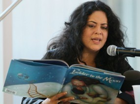 Maya Soetoro Luncurkan Buku Ladder of the Moon