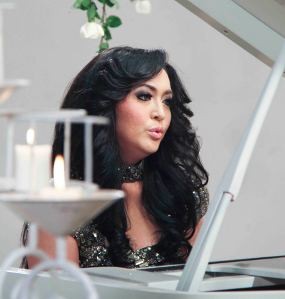 Syuting Video Klip, Angelina Sondakh Nangis Lagi