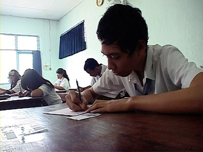 Kaki Diamputasi, Andrianta Tetap Ikut UN