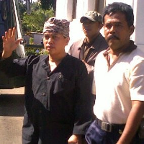 Dibawa ke Ruang Sidang, Eep Hidayat Tebar Senyum
