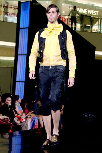 Denny Wirawan Viore D Amore. Fashion Nation 2011 at Senayan City. Jakarta. [Foto: Mohammad Abduh/Wolipop]