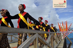Cabaret Indah diatas Laut digelar di Halmahera Barat