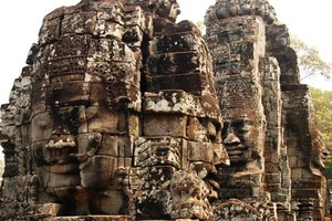 Sebuah Ironi: Melihat Kamboja dari Angkor Archaeological Park ke Tuol Sleng